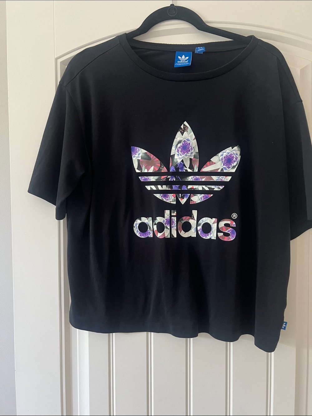 adidas Black Tee with Purple Floral Trefoil vintage size small cropped